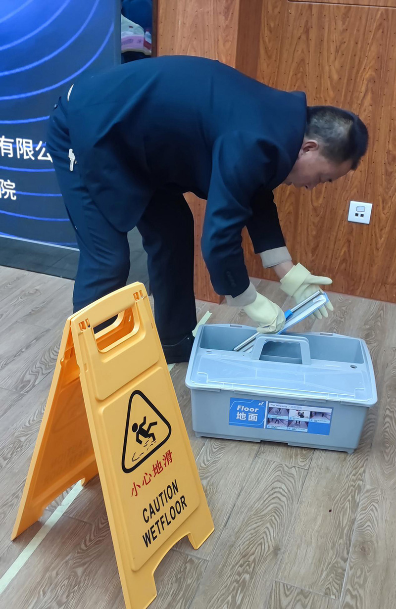 “施達(dá)公司向甘肅省人民醫(yī)院分享醫(yī)院保潔標(biāo)準(zhǔn)化的理念及落地案例的實踐經(jīng)驗