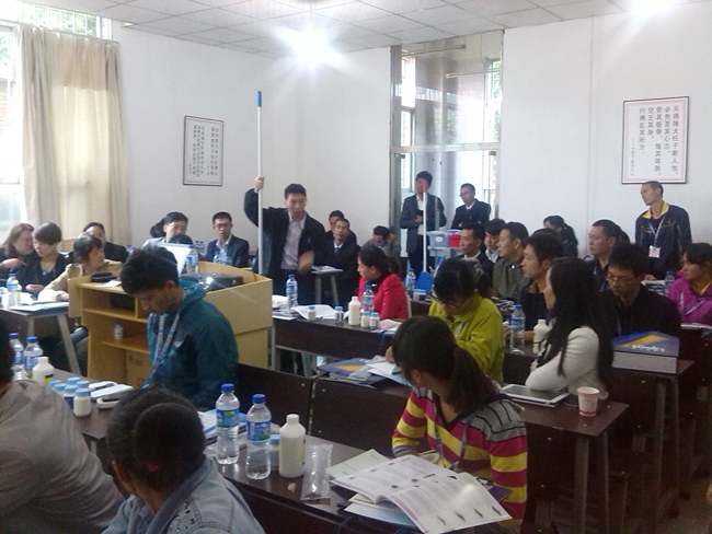 2013年9月，我司產(chǎn)品經(jīng)理赴昆明進(jìn)行CT施達(dá)清潔工具系統(tǒng)課程培訓(xùn)